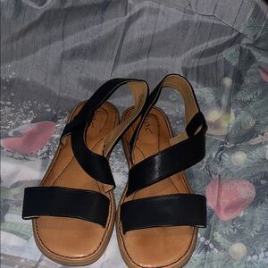 Women's Black Strappy Comfort Sandals preowner   Very good condition